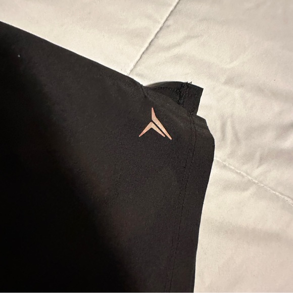 Old Navy Men’s Medium Quick Dry Reflective Running Shorts with Zippered Pocket - Picture 5 of 6